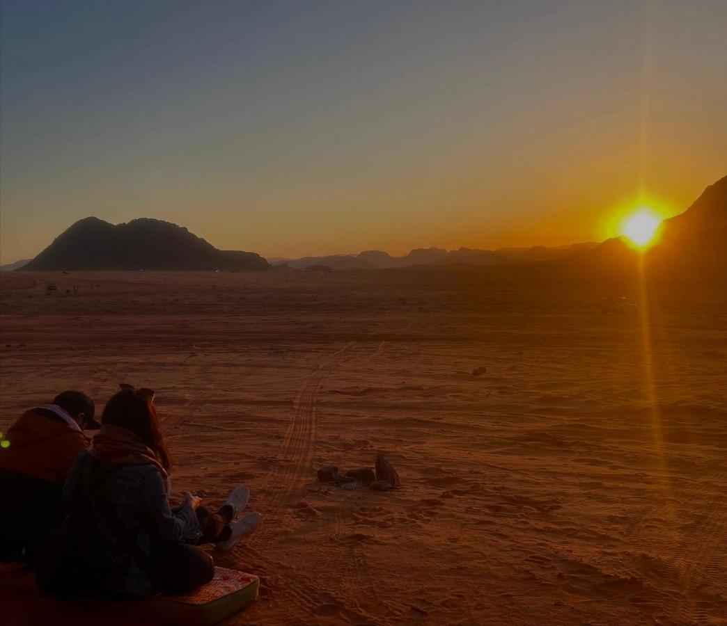 Wadi Rum Meteorite Camp Екстер'єр фото